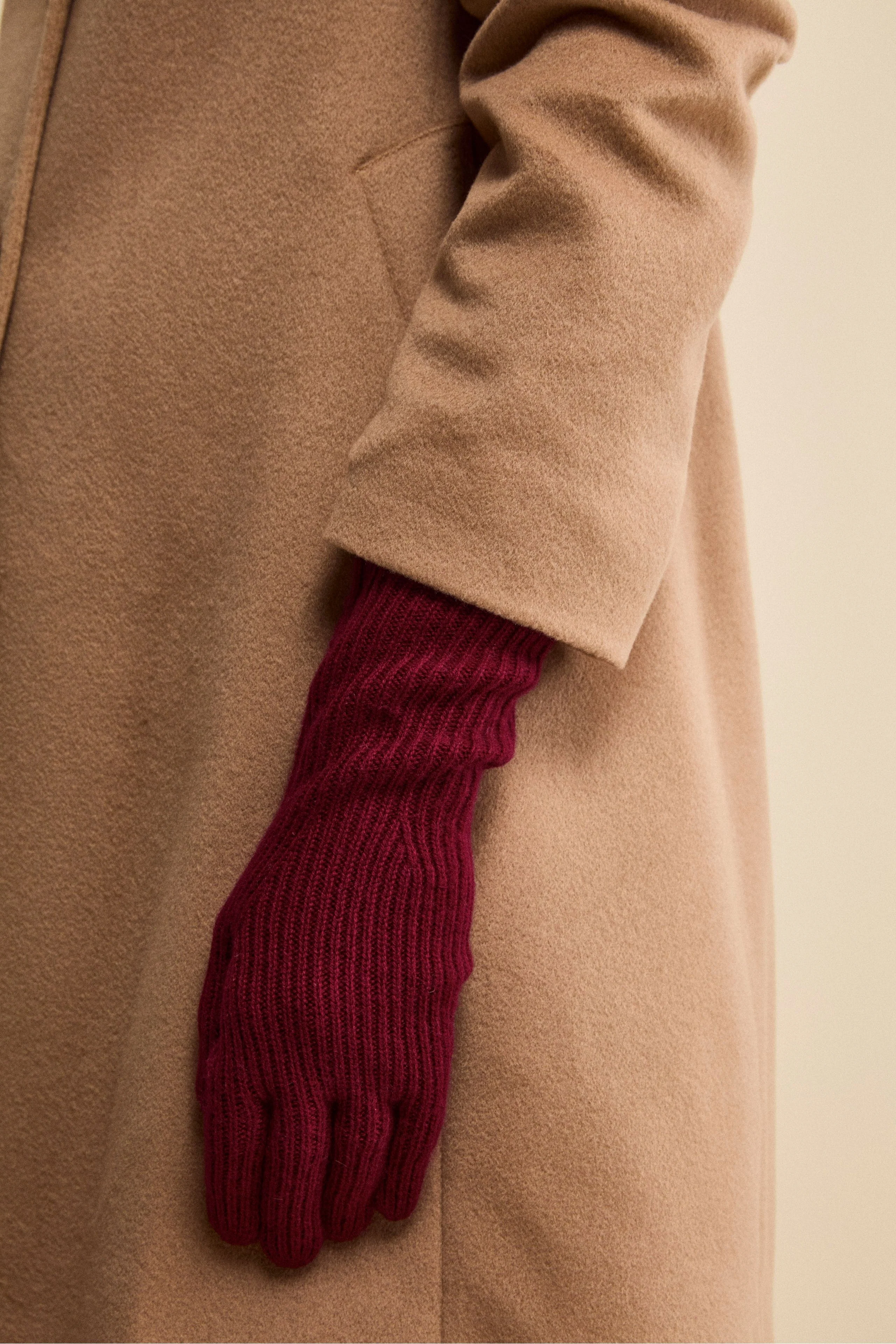 Guanto a Coste in Lana e Cashmere - VINO - Image 3