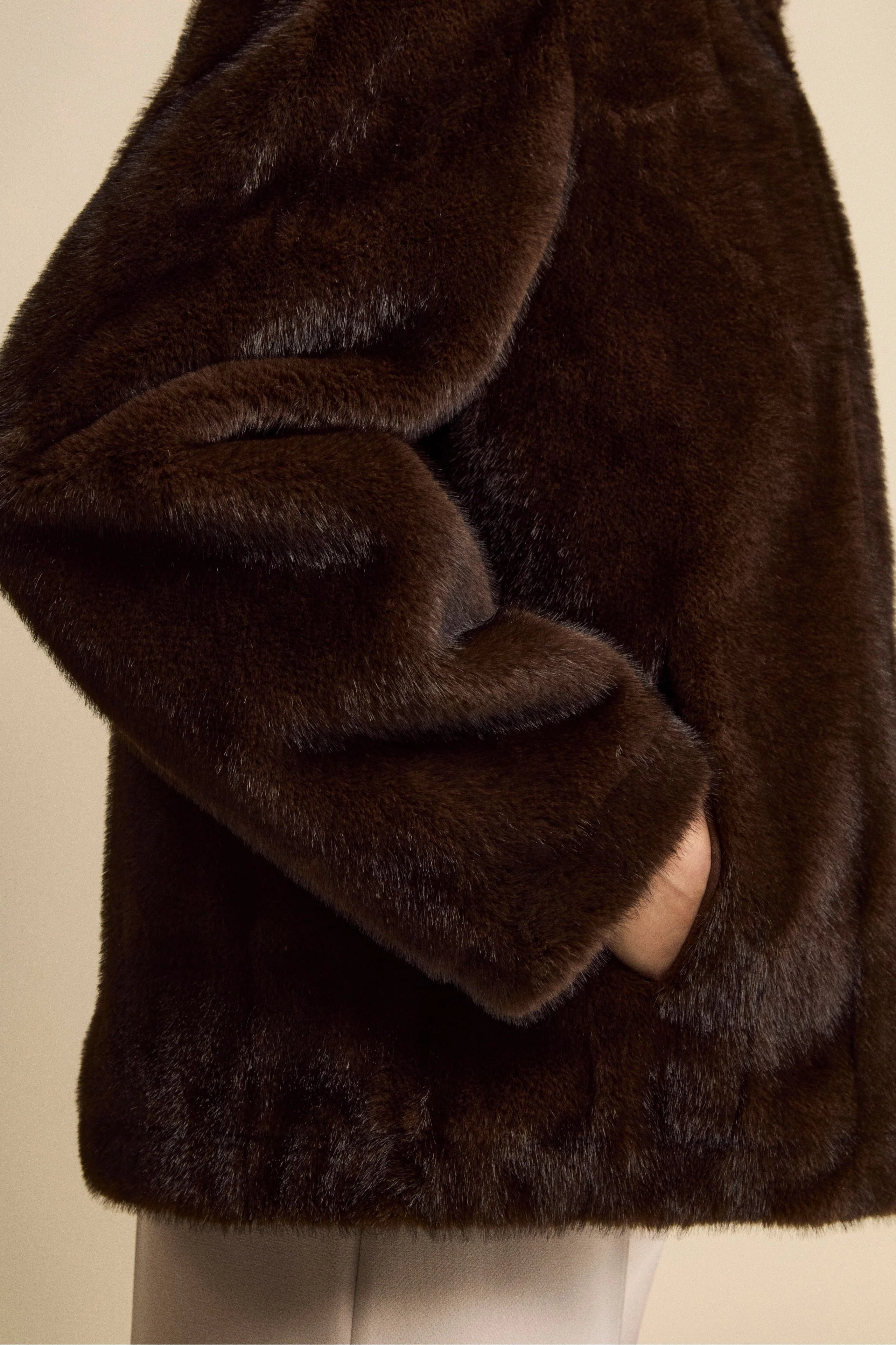 Pelliccia con Zip e Cappuccio - T.MORO - Image 4